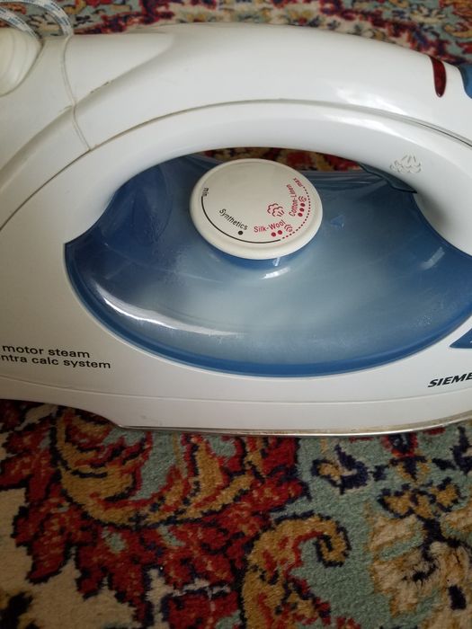 Утюг SIEMENS с пароувлажнителем.