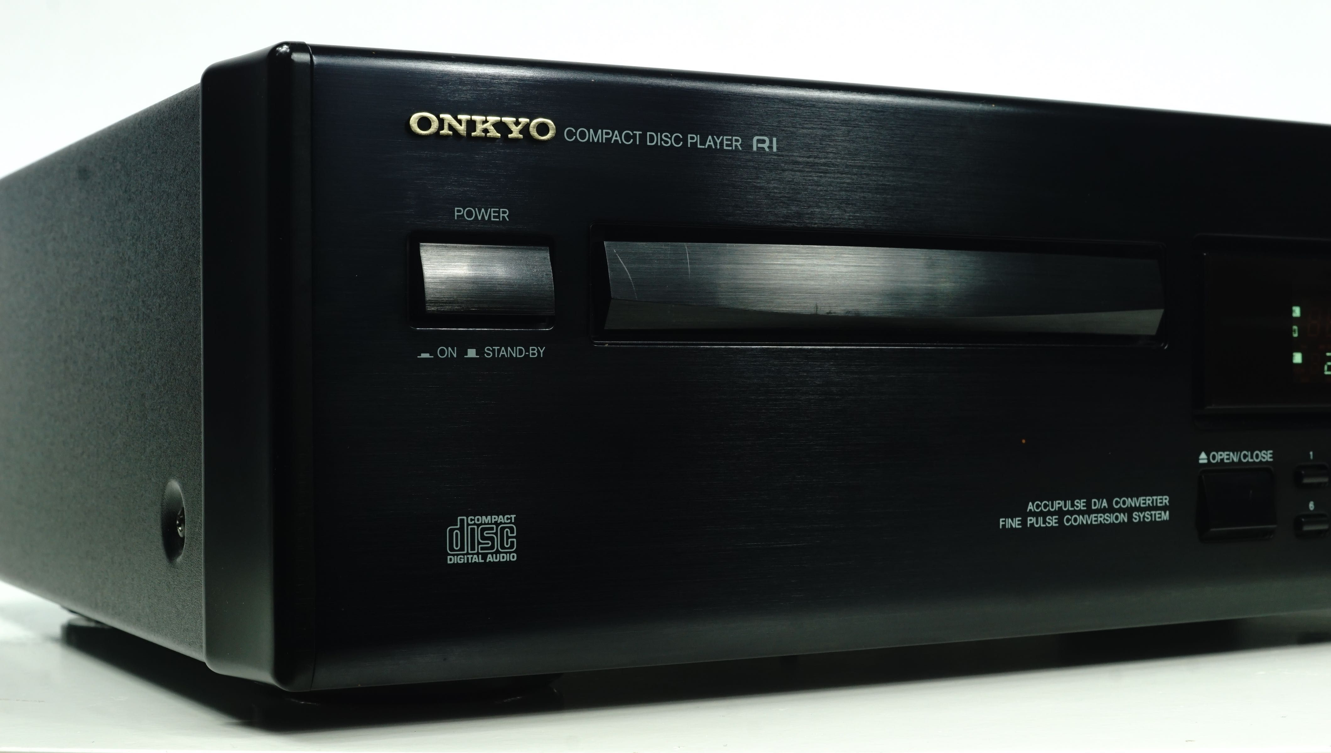 Odtwarzacz CD Onkyo DX-7210 masywny wysoki model
