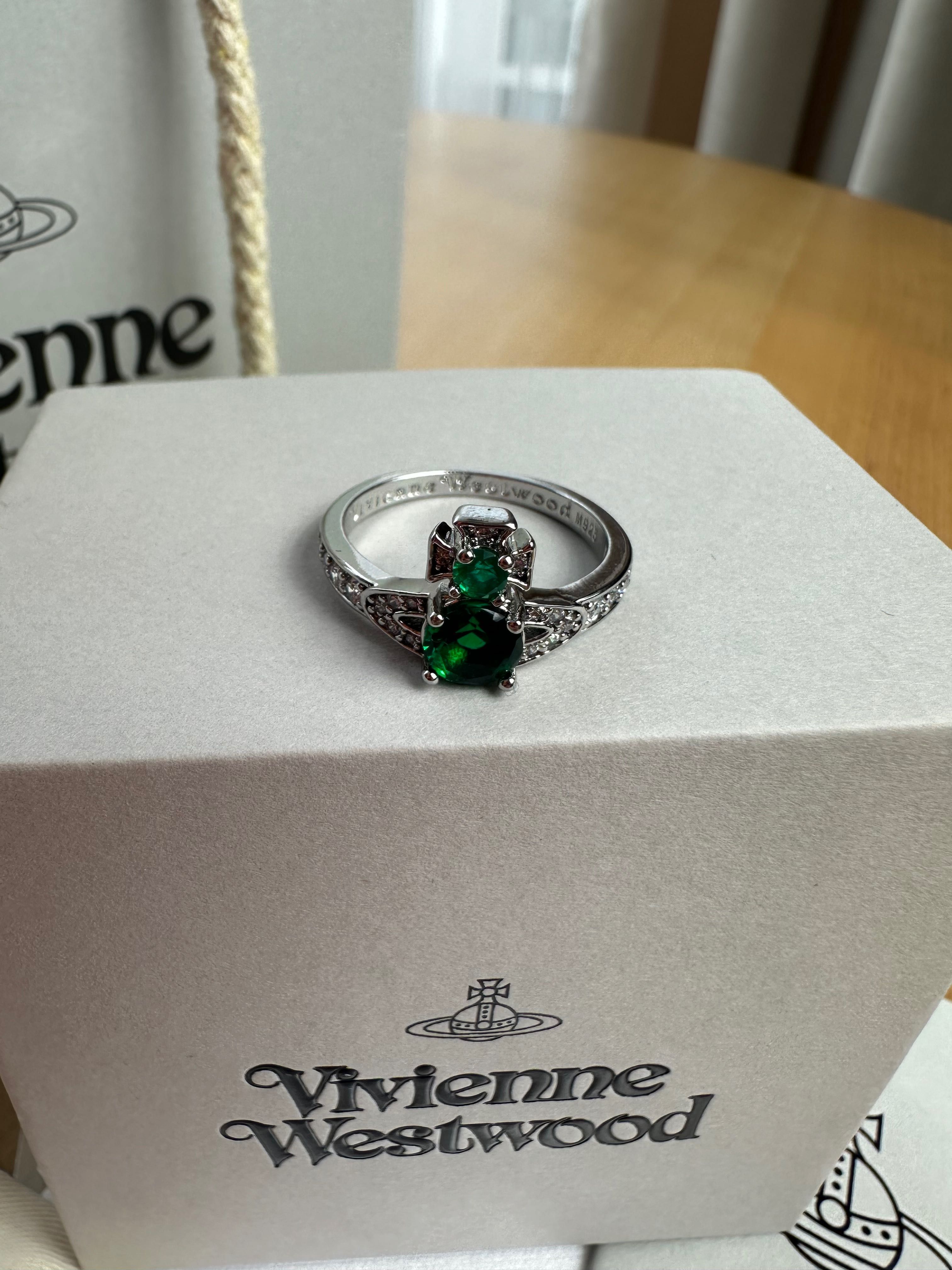 Vivienne Westwood Green Crystal Silver Ring кольцо каблучка