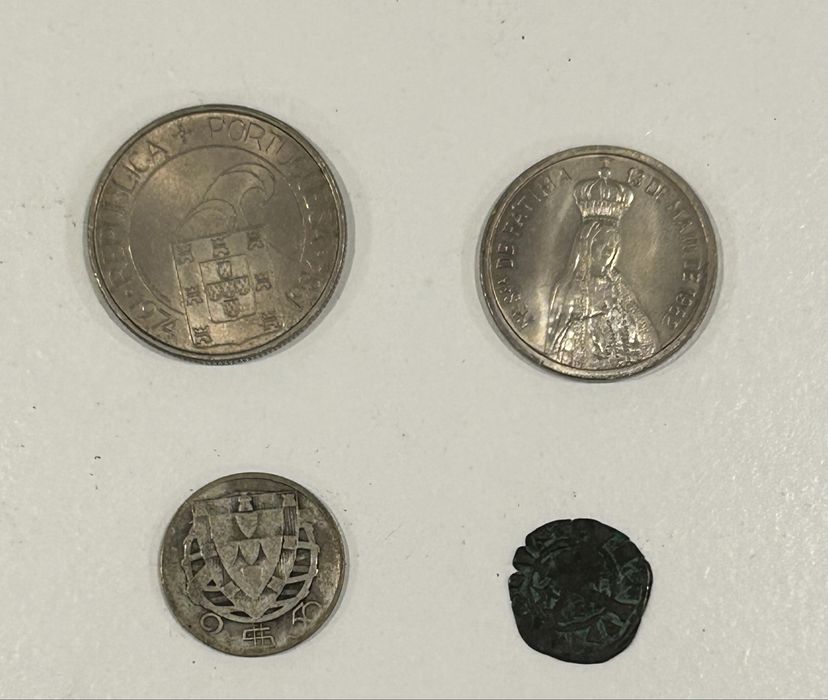 4 Moedas antigas variadas / coleção