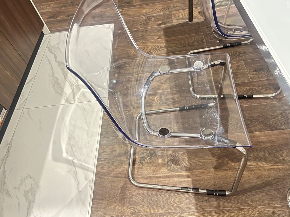 Mesa de jantar c/ 6 cadeiras