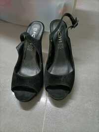 Buty na obcasie r. 37