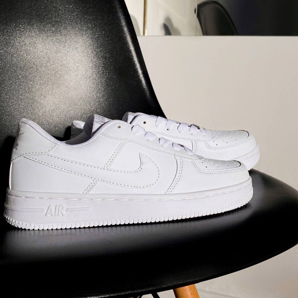 Чоловічі весняні білі кросівки Nike Air Force 40-44