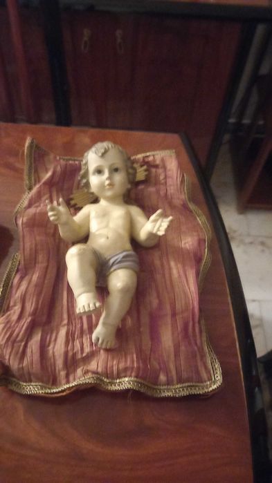 Menino Jesus com manto