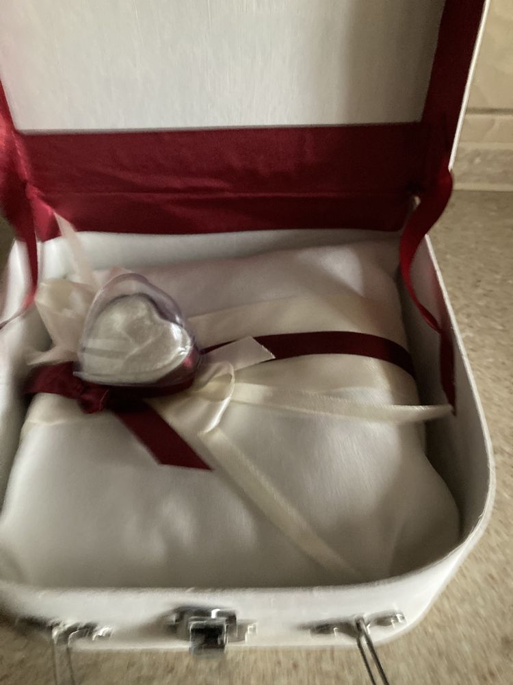 Pudełko-walizeczka na obrączki ślubne