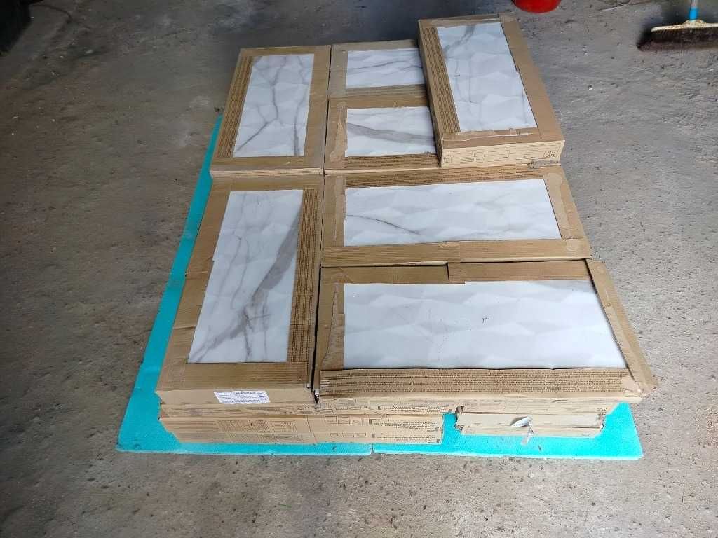 Glazura Marullo 29,7 x 60 cm biała / złota 1,25 m2