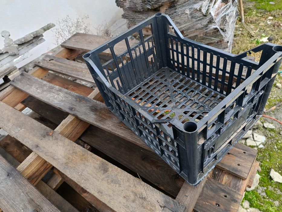 Likwidacja gospodarstwa. Skrzynka plastikowa mało używana