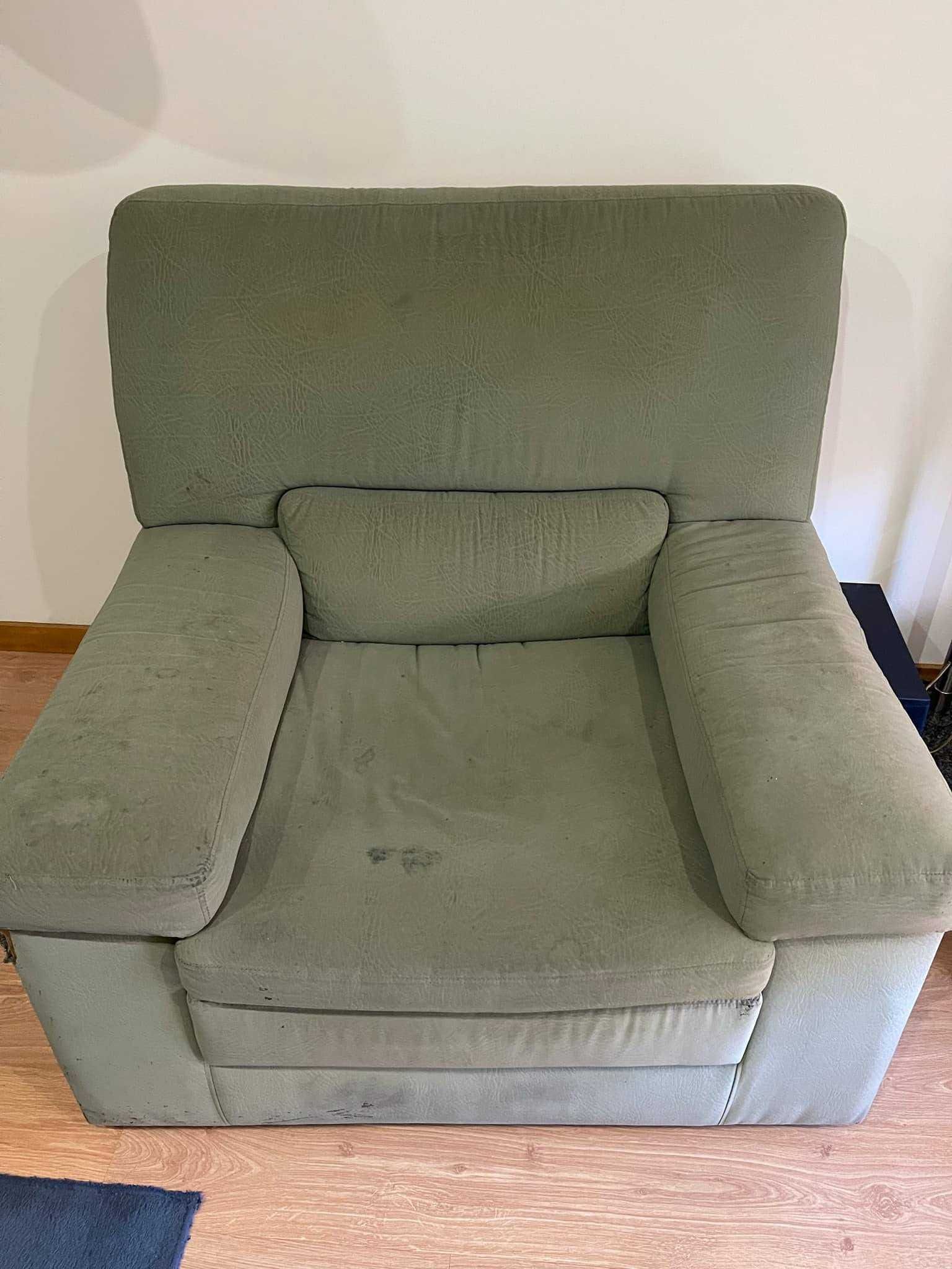 Sofas verde em tecido.