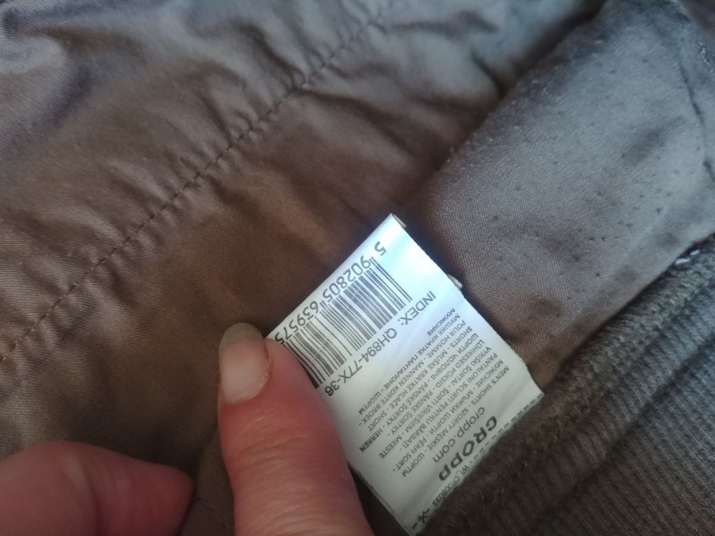 Męskie krótkie spodenki Cropp