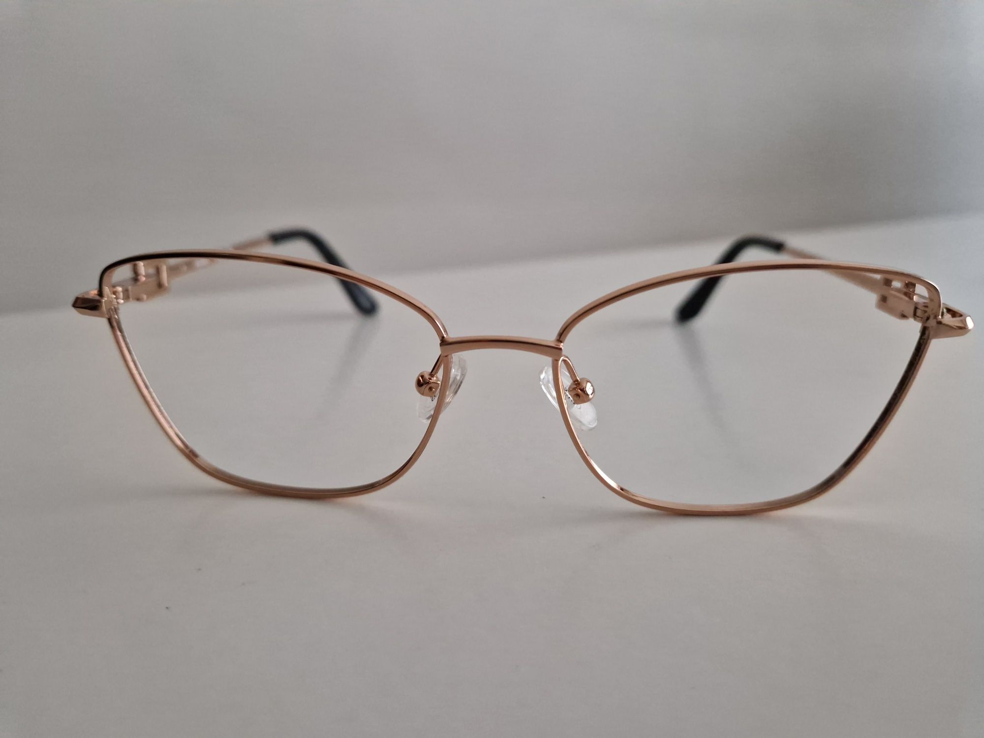 Armação de óculos Guess e caixa