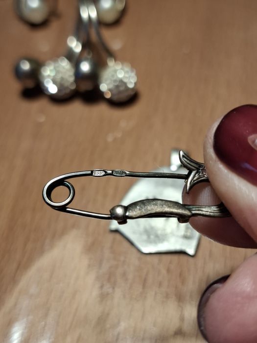 Продам серебрянные изделия,серёжки,кольца ,подвестка ,цена разное.