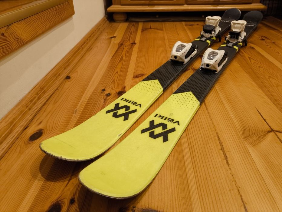 Narty Volkl Revolt Junior Twin Tip z wiazaniami