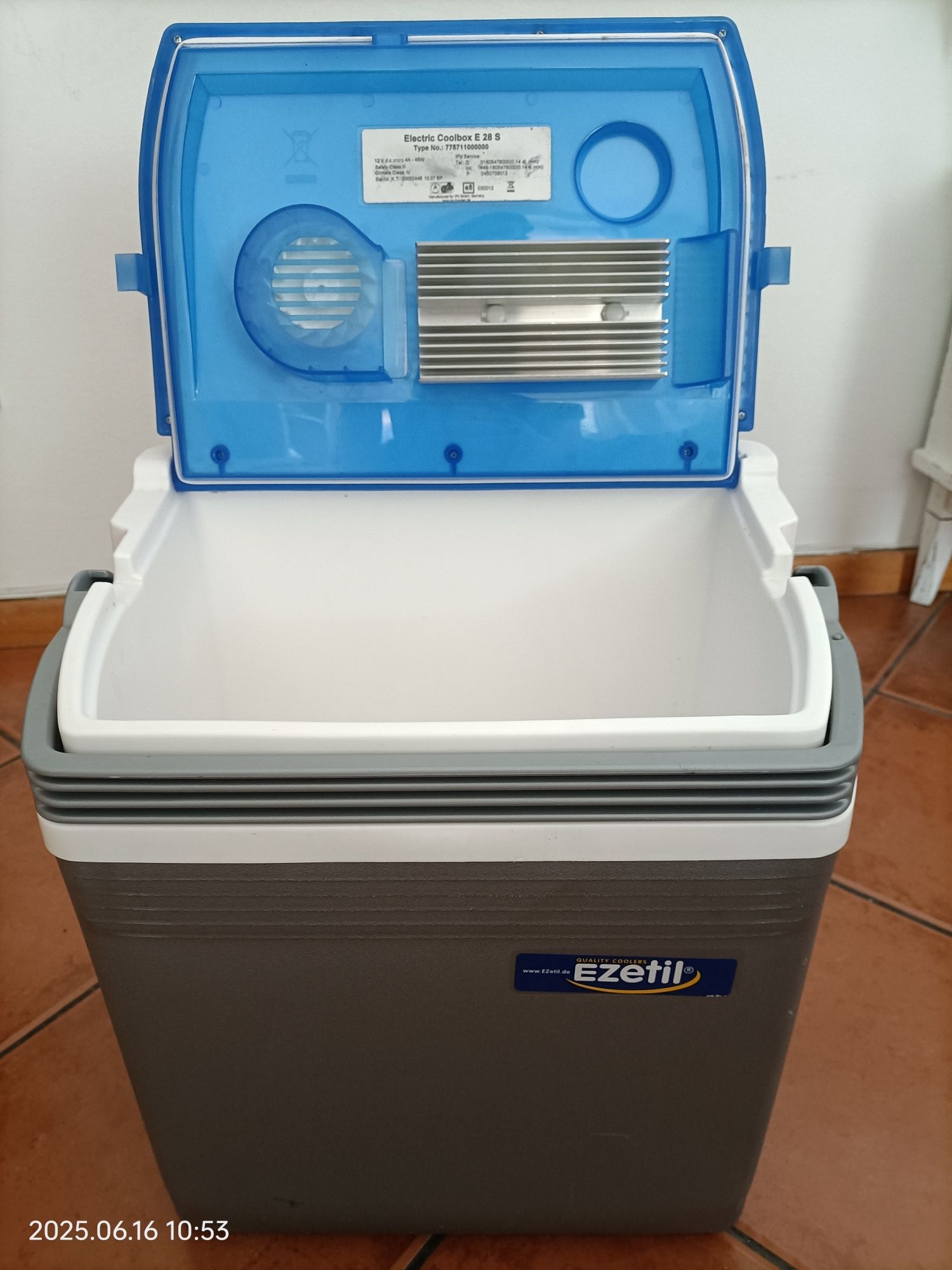 Vendo geladeira com ligação ao isqueiro do carro