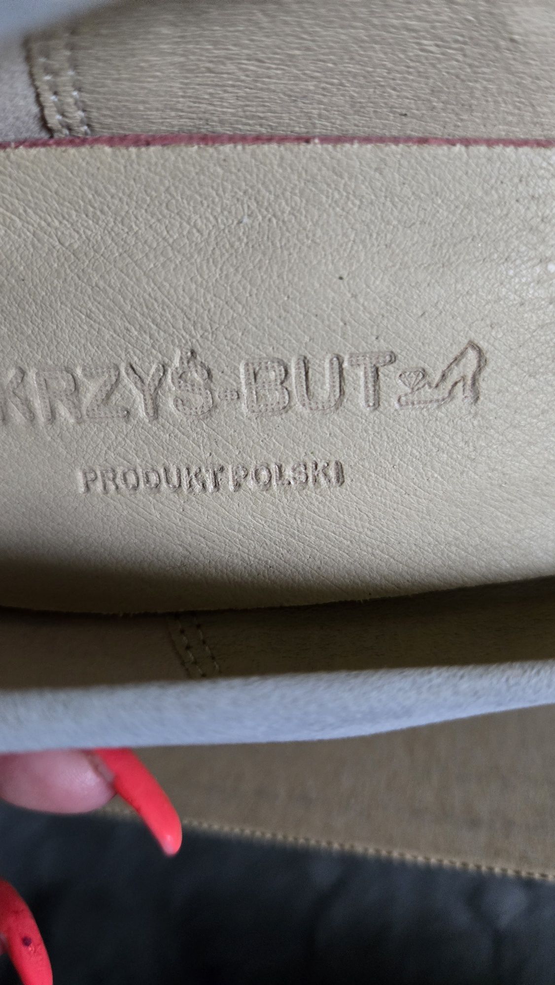Buty na slupku.szare.