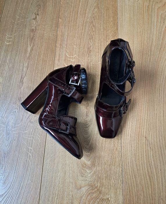 Женские кожаные лаковые бордовые туфли на толстом каблуке