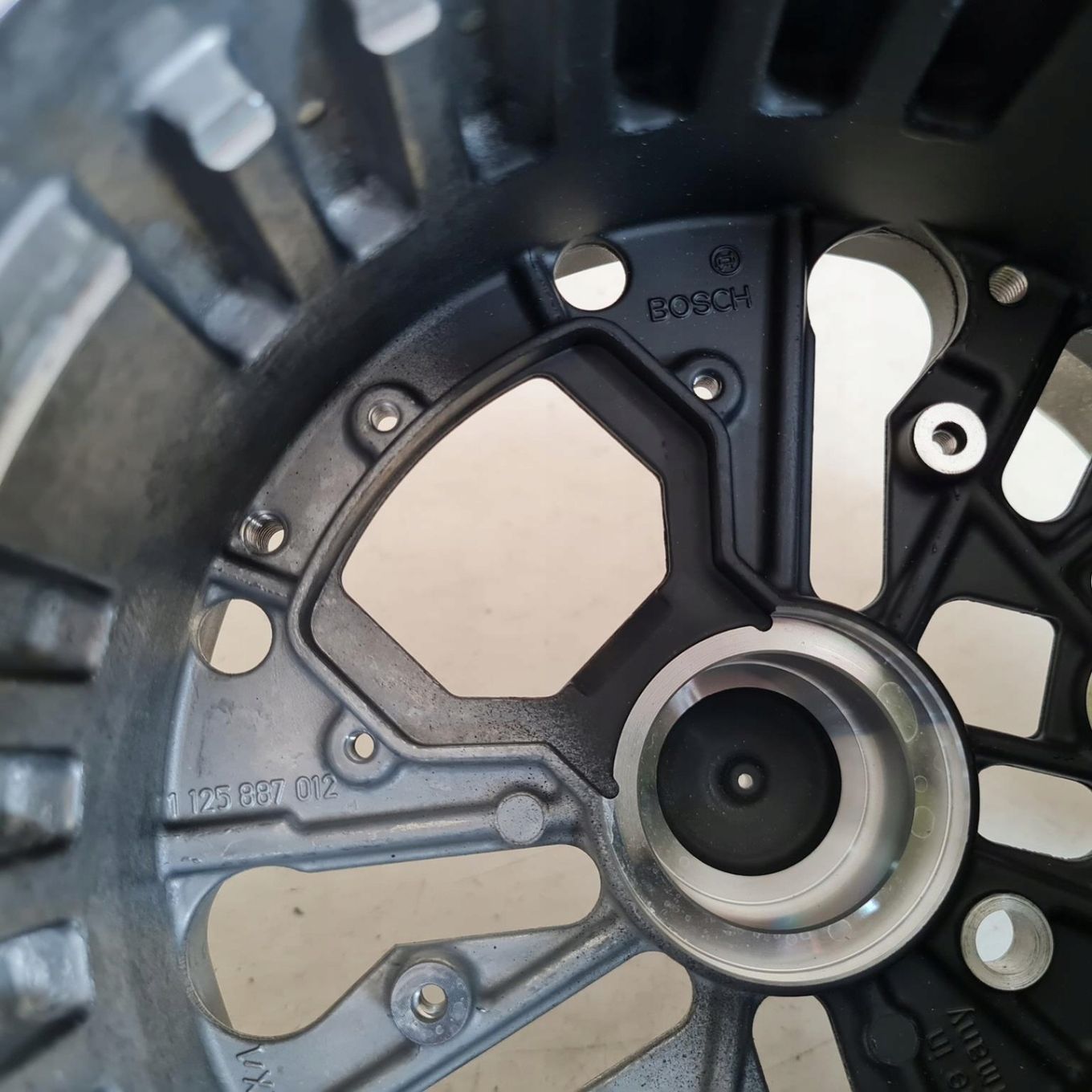 MERCEDES ATEGO AXOR TRAVEGO OBUDOWA ALTERNATORA BOSCH 1125887013