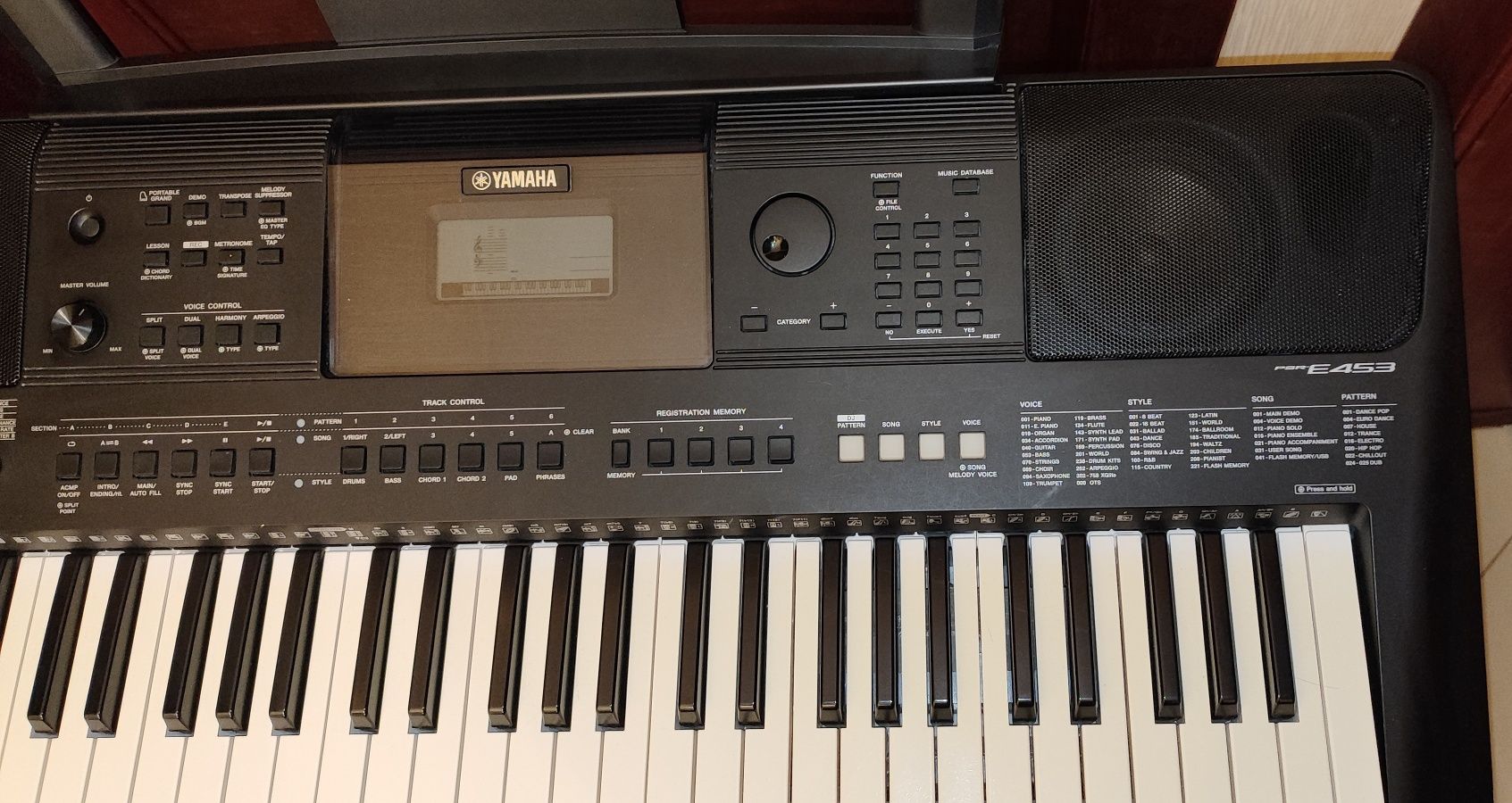 Keyboard Yamaha PSR-E453 + mocny statyw, futerał transportowy, karton
