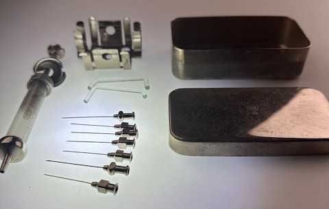 Kolekcjonerka strzykawka szklana zestaw sygnowana numerowana