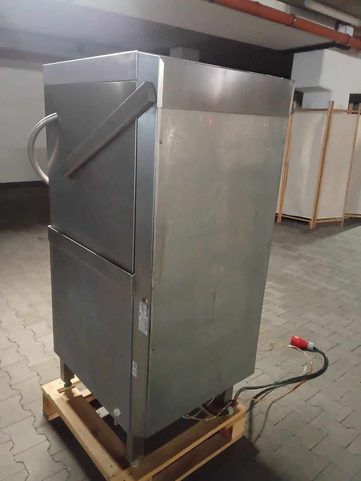 Zmywarka kapturowa gastronomiczna Miele