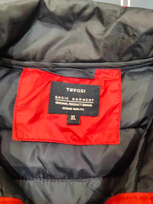 Casaco vermelho Tiffosi XL em excelente estado.