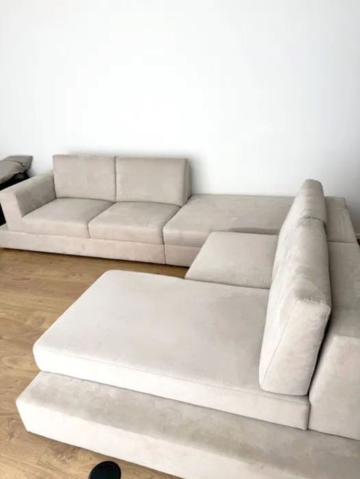 Sofá com formato em U com chaise longue e 5 lugares