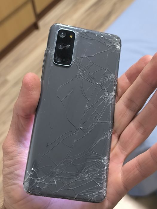 Samsung s20 на запчастини