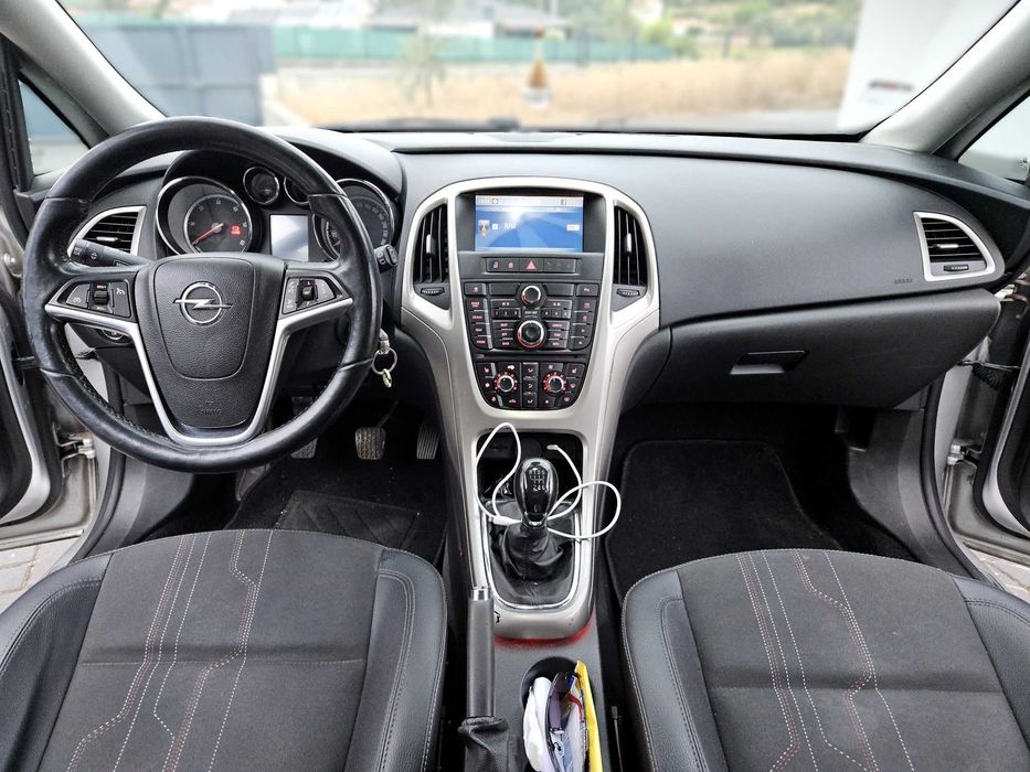 Opel Astra J Sports Tourer 1.7 CDTI (110cv) (versão 150 ADAM) (2012)