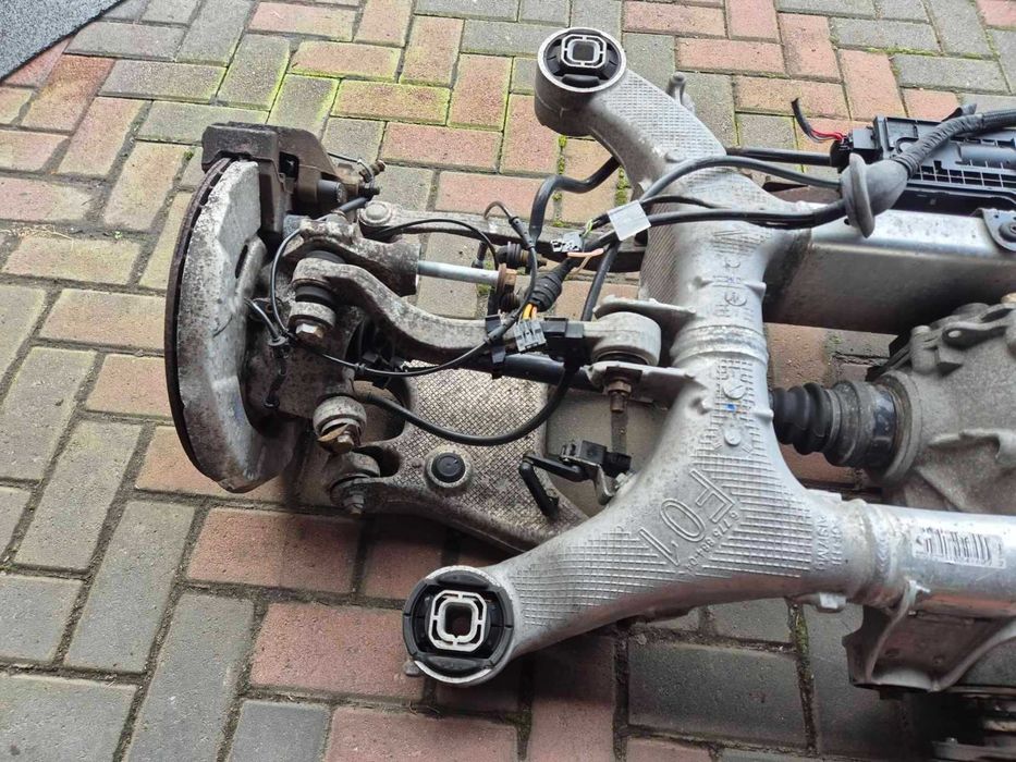 задня балка ричаг цапфа редуктор супорт бмв 7 серія F01