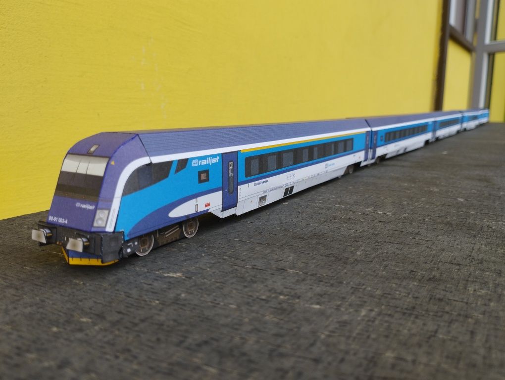 Model kartonowy zabawka pociąg miejski pospieszny  autobus szynowy kol