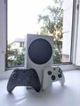 Продам Xbox series s з двома геймпадами і купою ігри на акаунті