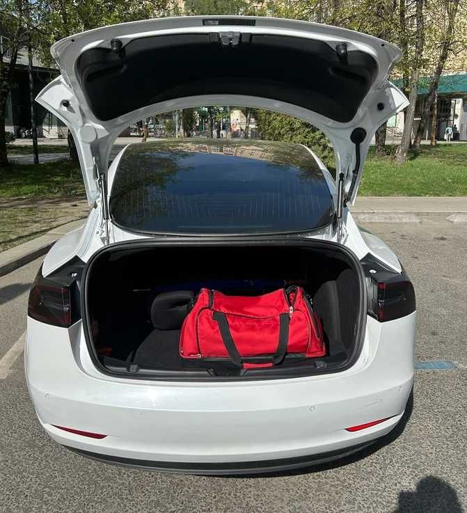 Tesla 3 2020 року