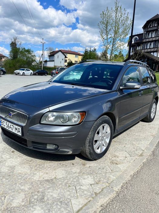 Volvo v50  вольво в50