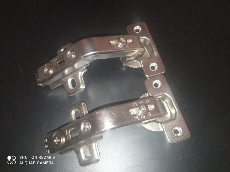 Kątowy zawias meblowy komplet