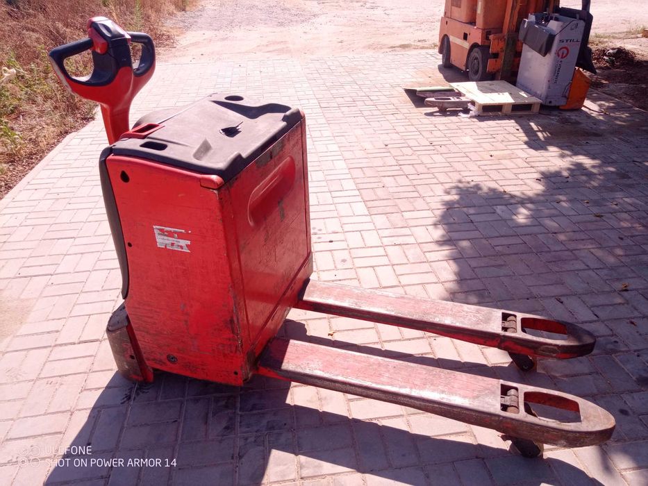 Linde T18 e stacker BT L12