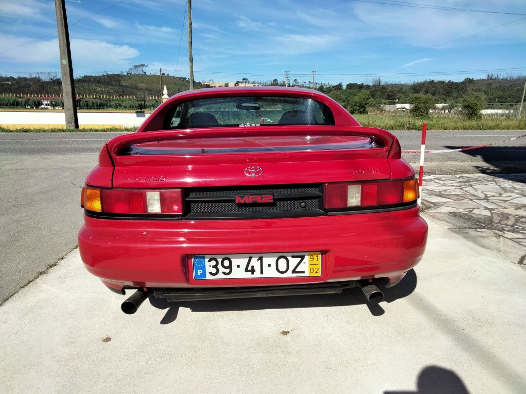 Toyota MR2 2000.