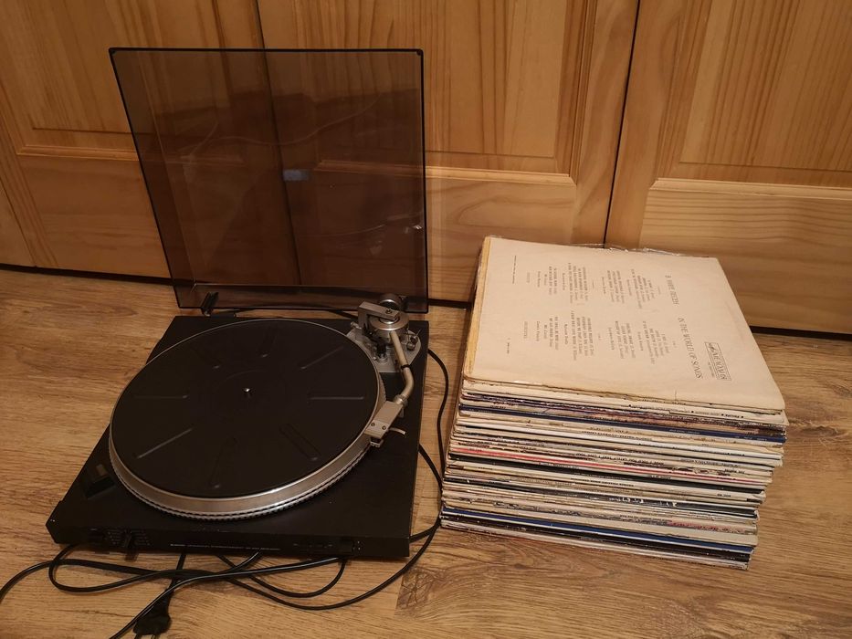 Gramofon Bernard z płytami