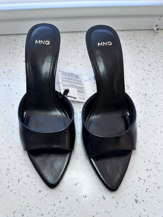 Неймовірні мюлі MANGO