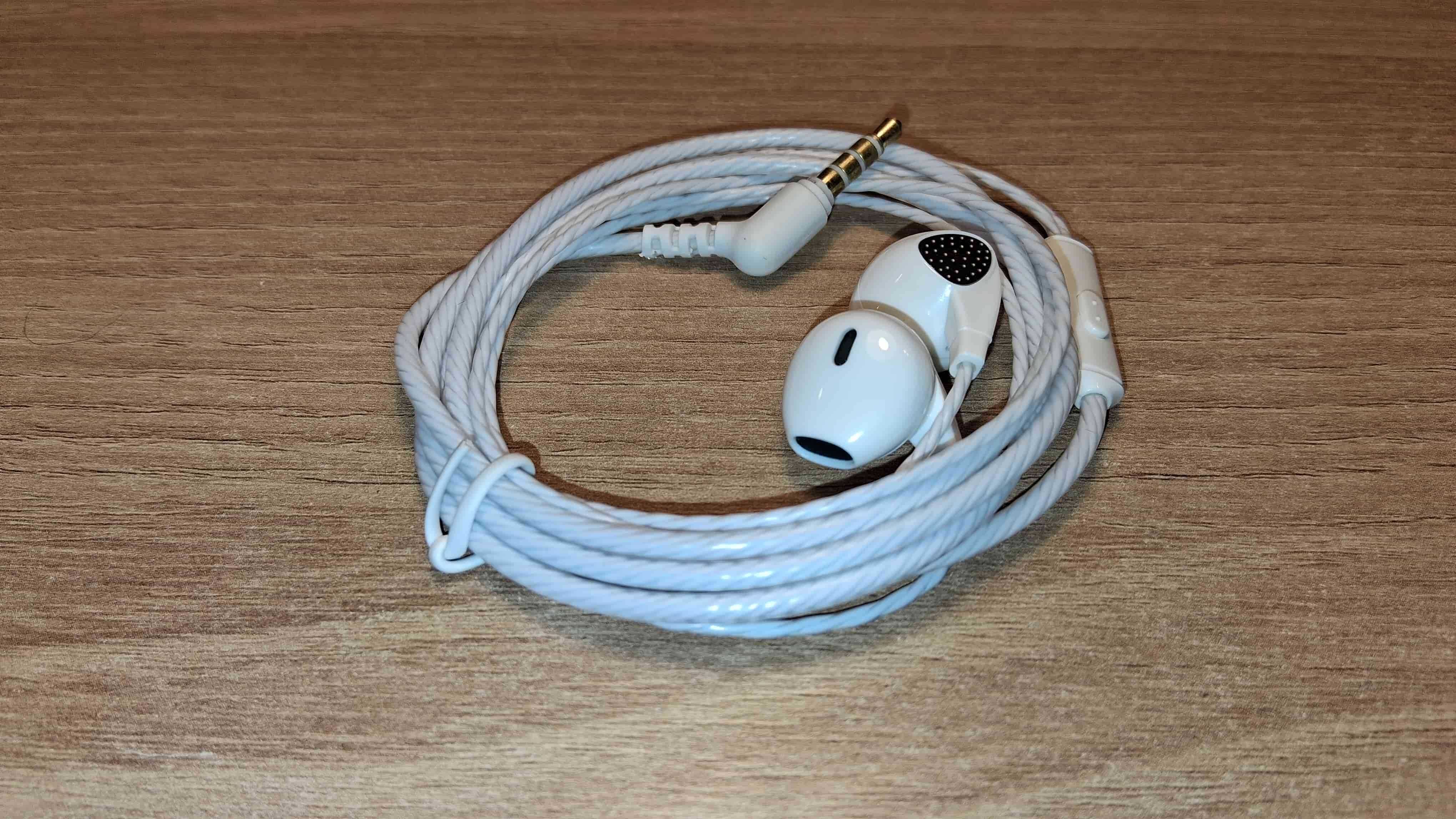 Słuchawki Przewodowe Douszne Jack 3.5mm Białe