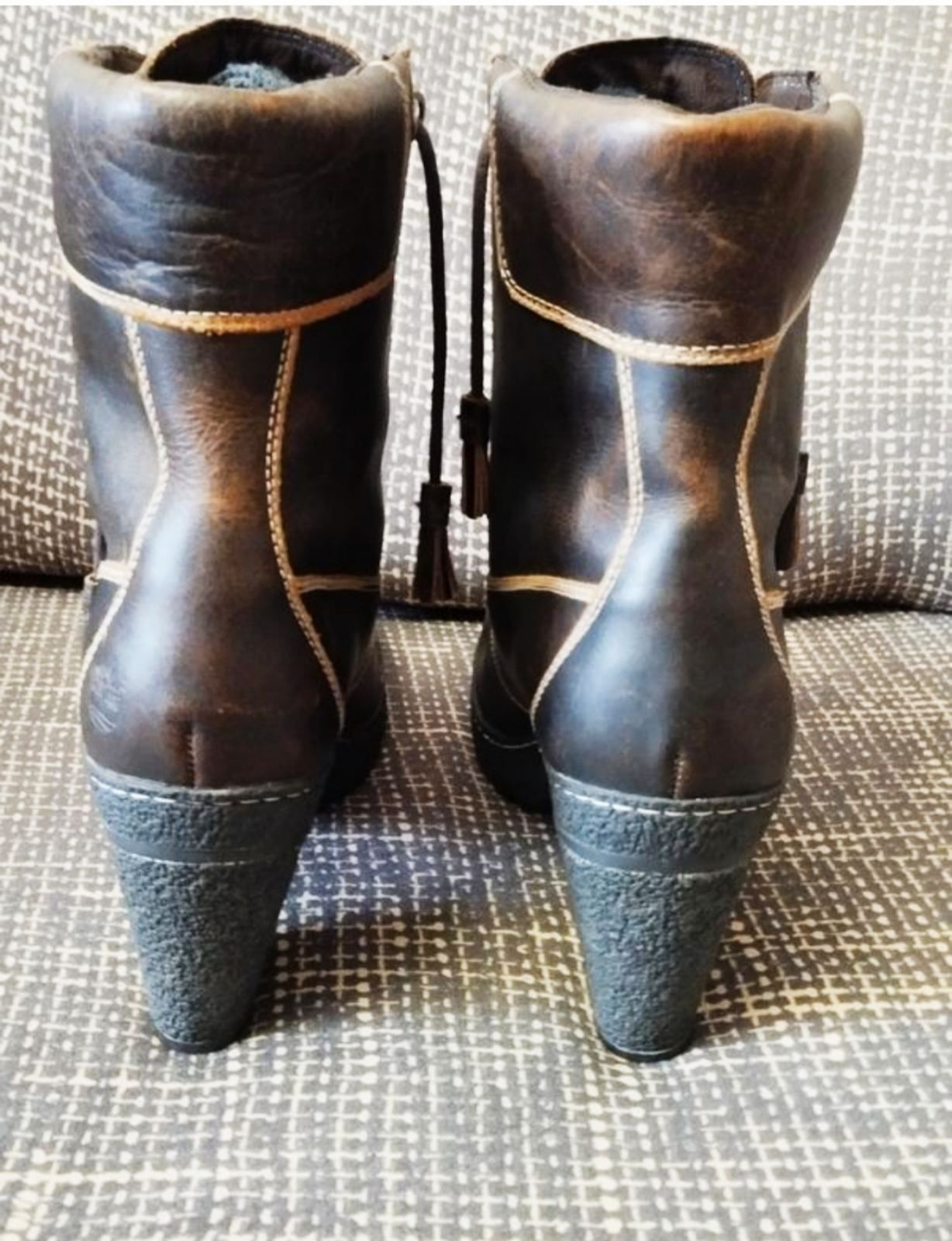 Жіночі чобітки  Timerlland  на шнурівці.