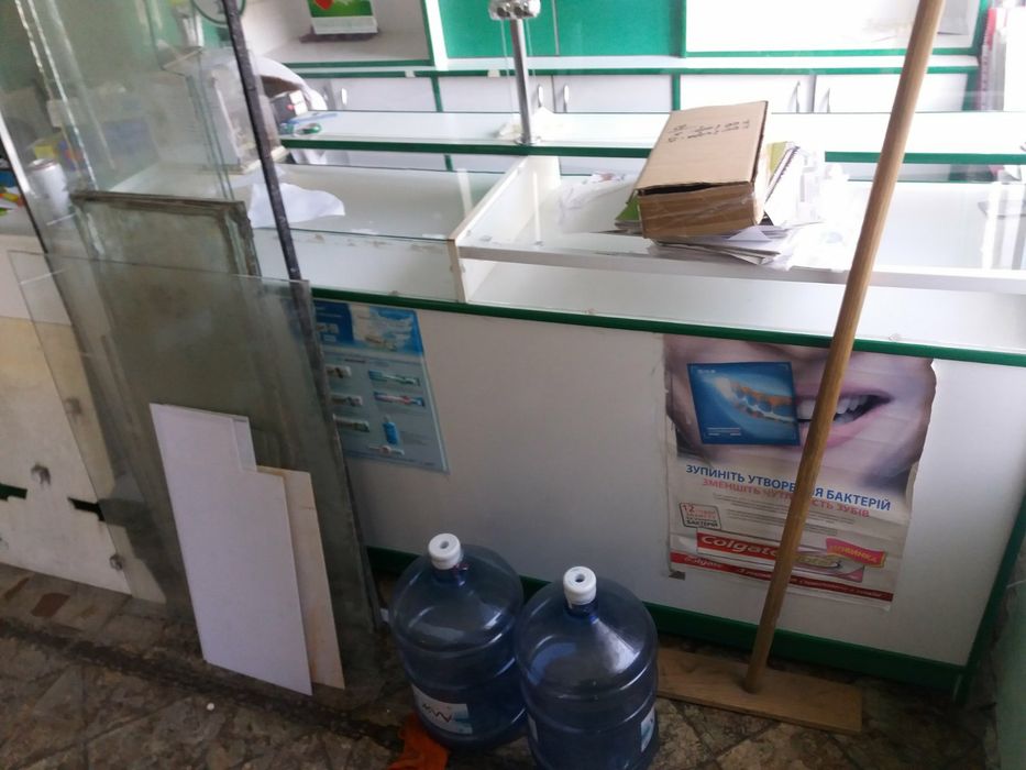 Меблі в аптеку