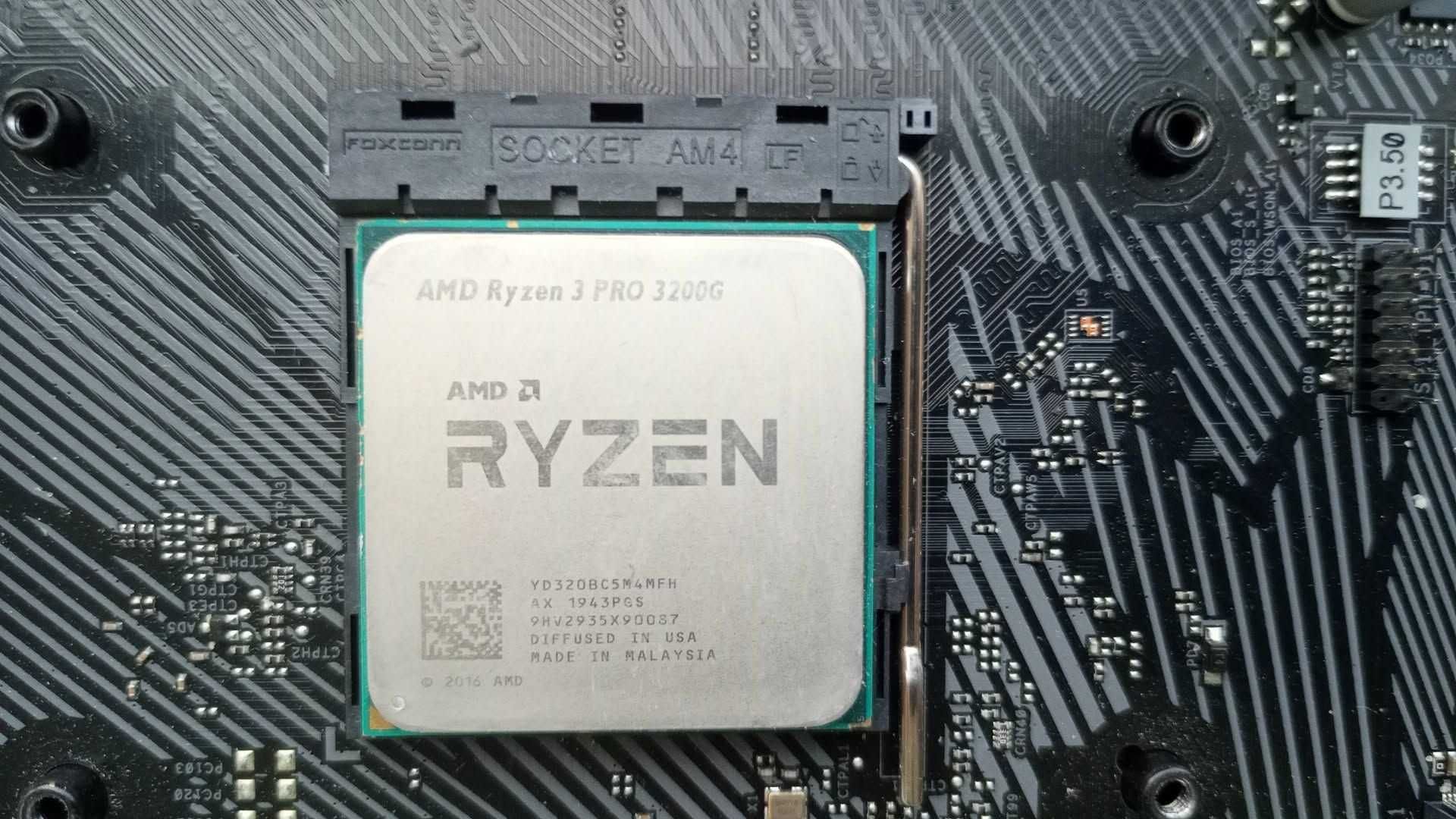 Комплект АМ4 Ryzen 3 3200G 4 ядра 4 GHz ASRock B450 DDR4 16 GB + Video