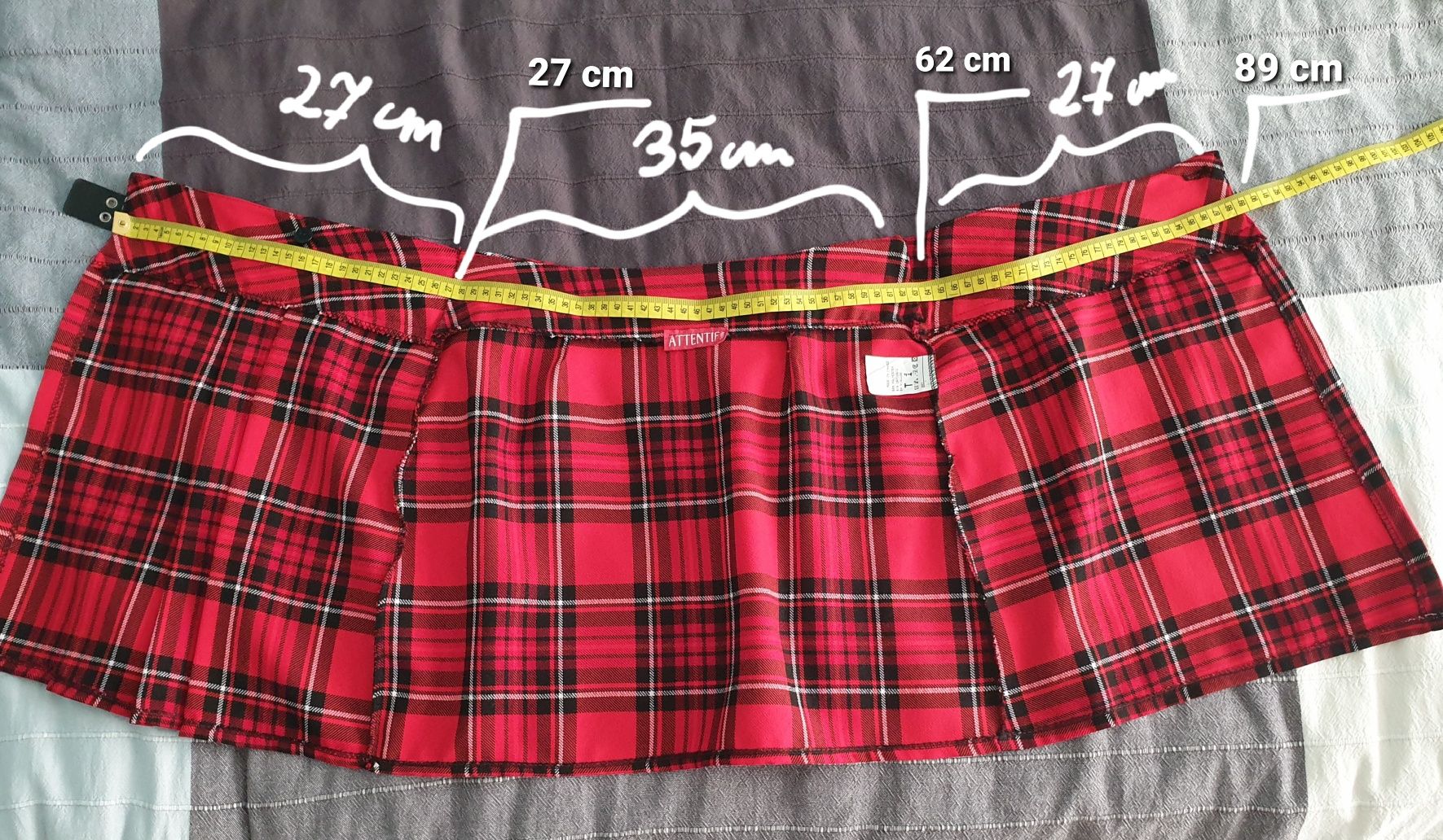 czerwona spódniczka mini w kratę