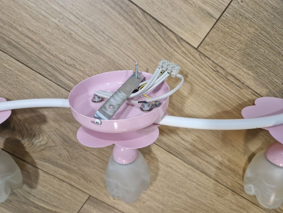 Lampa sufitowa do pokoju dziewczynki