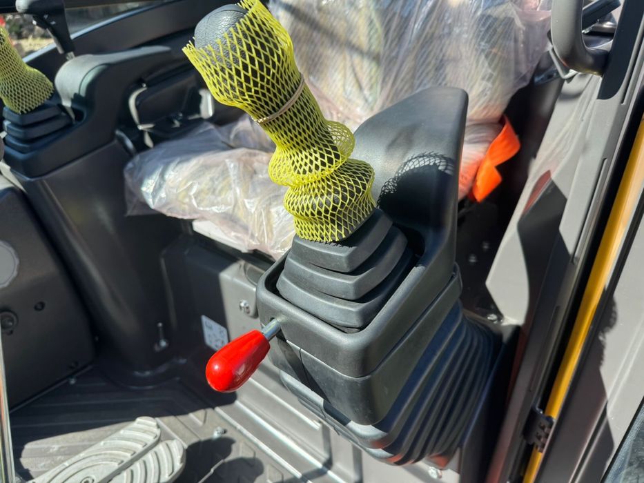 Volvo ec27D новий тільки 2 мотогодини