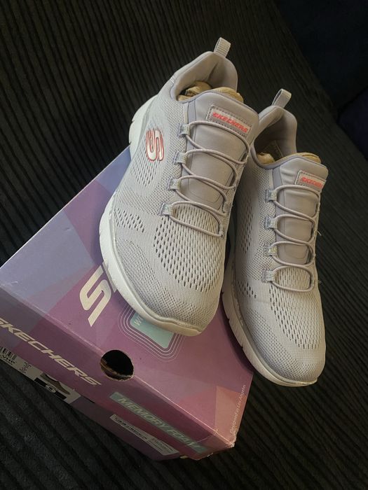 Кросівки Skechers лавандові 39 р