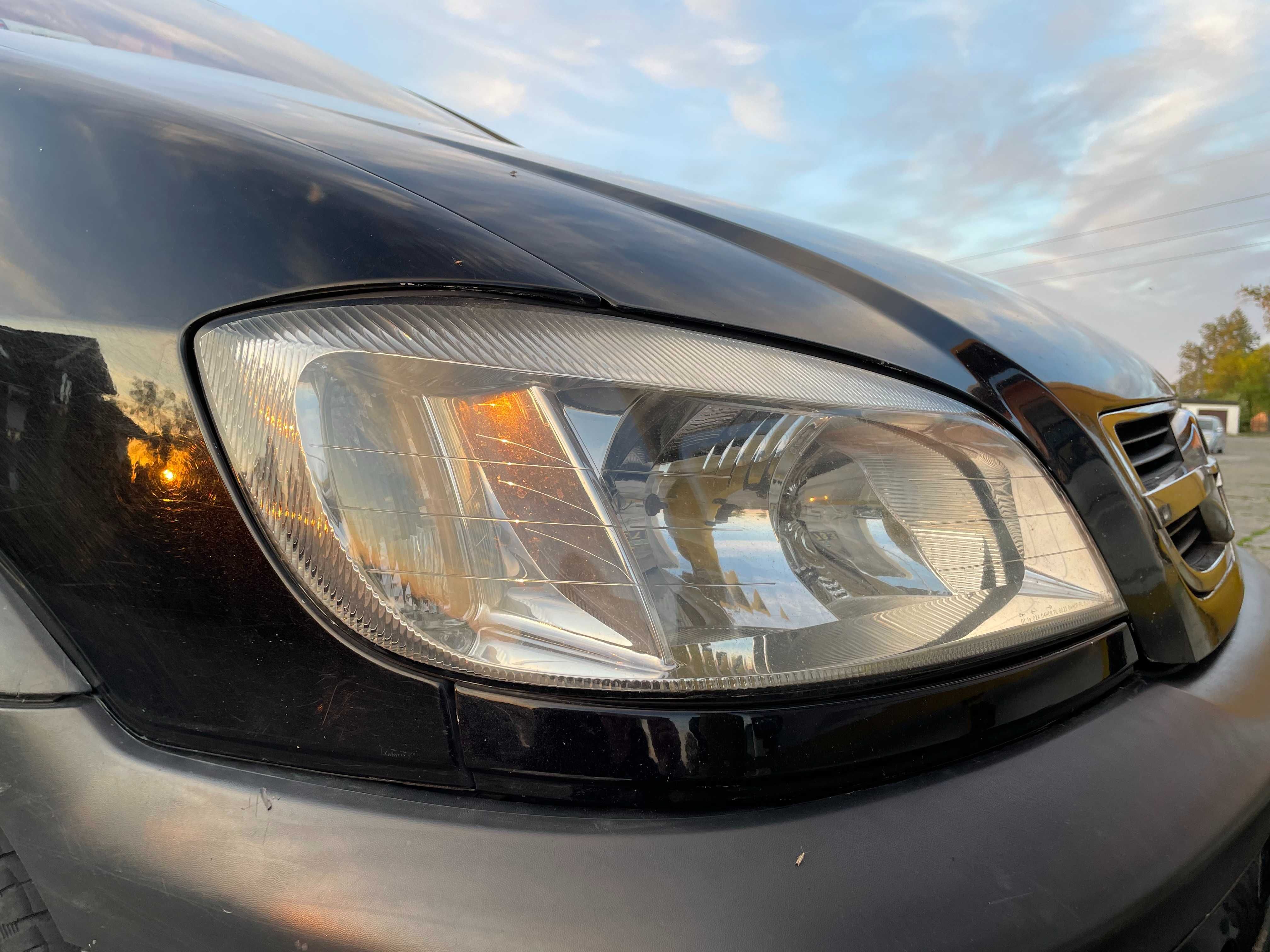 Reflektor / Lampa Przednia prawa / prawy przód Opel Zafira A Lift EU