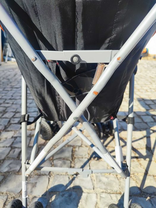 Vendo carrinho de bebé ZY SAFE – leve, prático e em excelente estado!