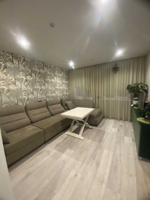 Продаж будинку з СОНЯЧНИМИ панелями та інвертором.