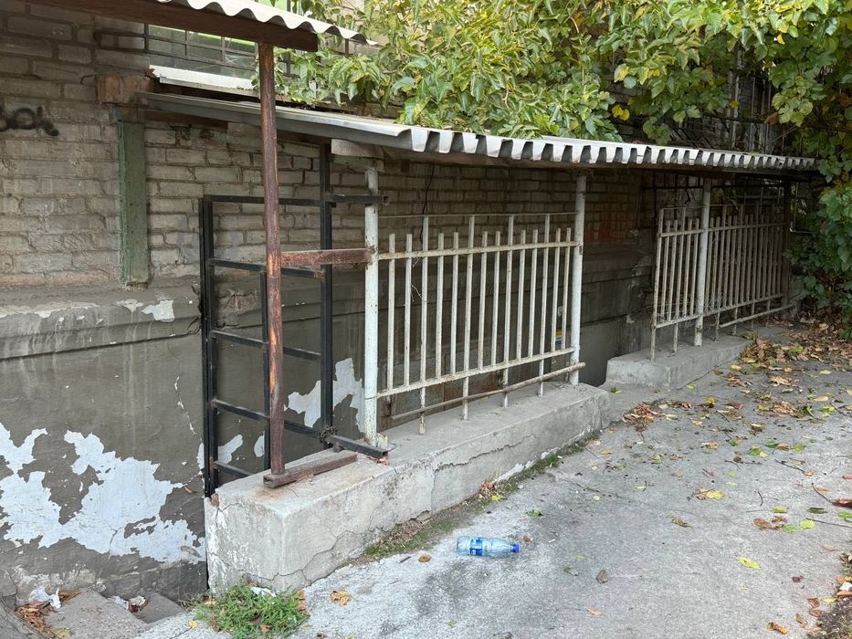 Сдам магазин на красной линии пр.Поля отдельный вход