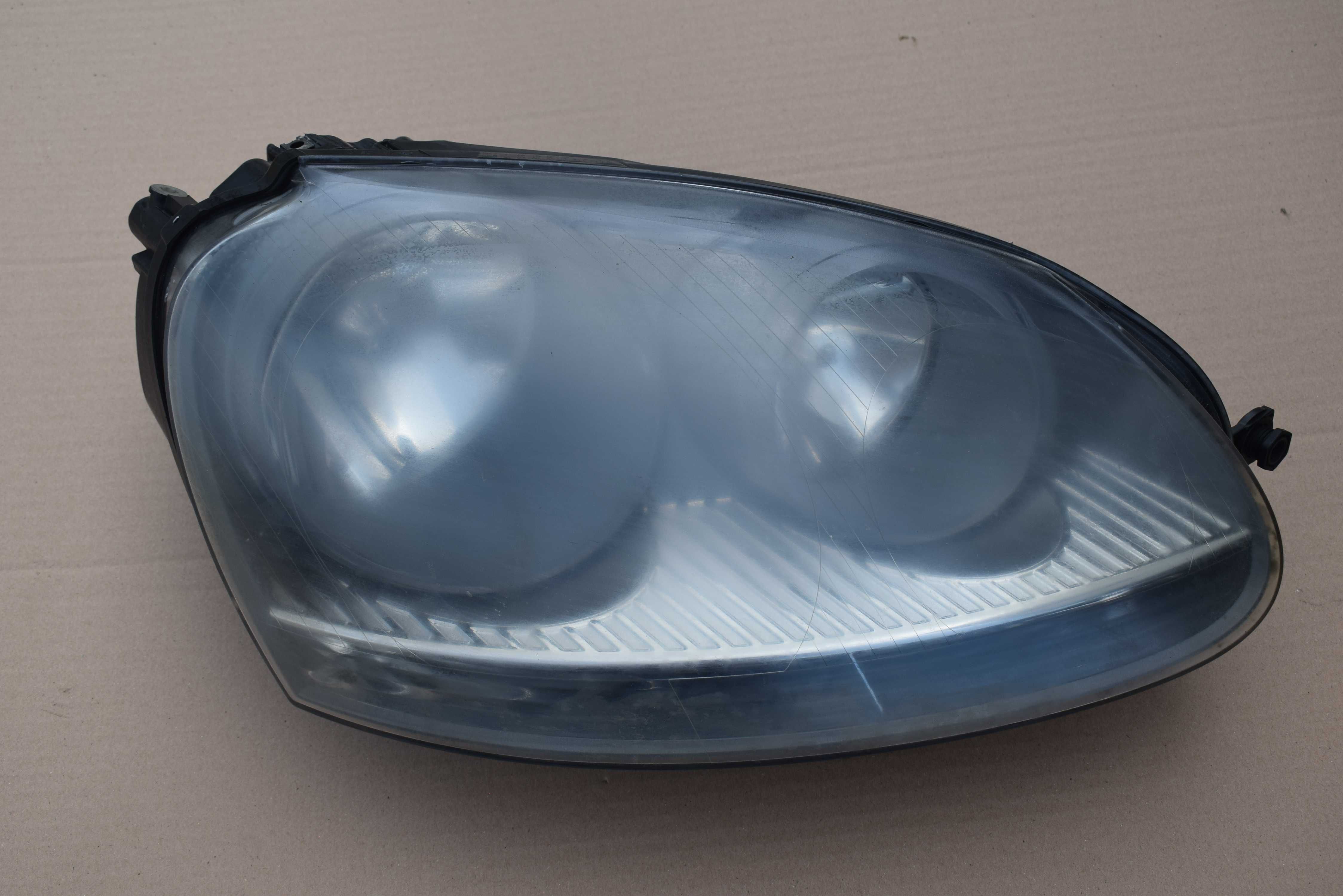 Reflektor lampa prawa przód czarna Volkswagen Golf 5 V 07R.1K69.41006E